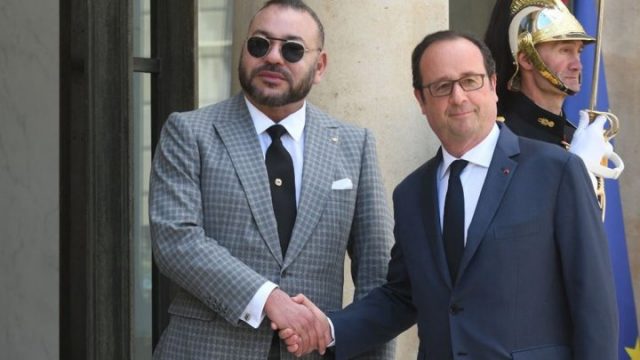 مفاجأة نجم عربي شهير يراقب استقبال الرئيس الفرنسي لملك المغرب