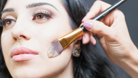 أخطاء تجنبيها عند إعداد بشرتك لمكياج رأس السنة