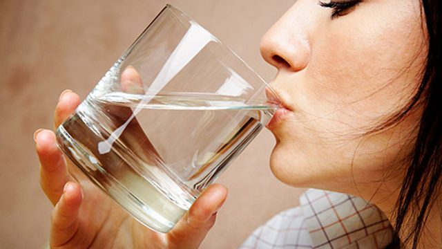 اتيكيت شرب المياه