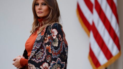 هل نجحت ميلانيا ترامب في التفوق على إيفانكا في إطلالة عيد الشكر؟