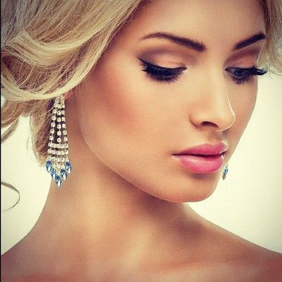 مكياج عيون القطة مع أحمر شفاه وردي 2015