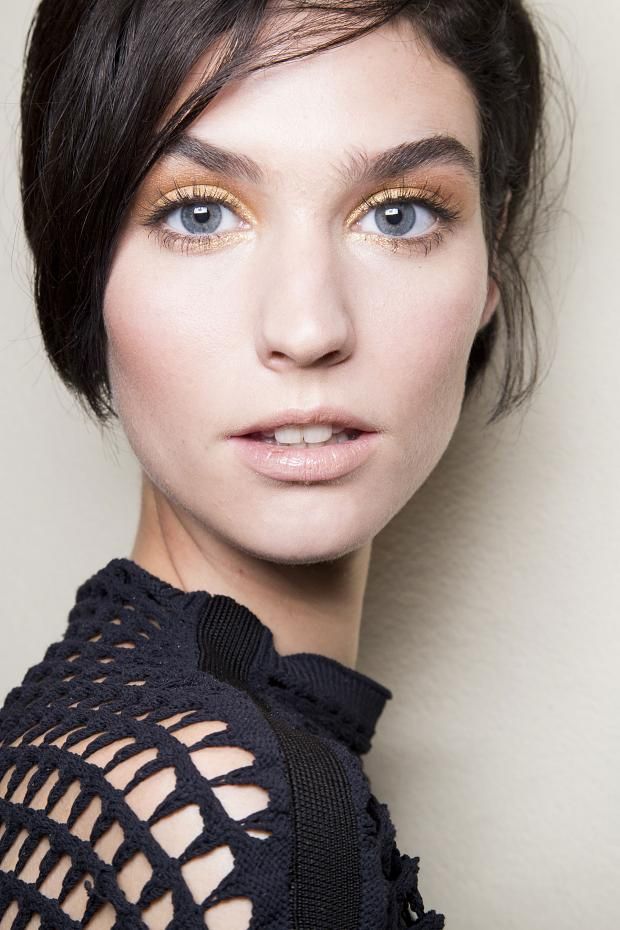 ظلال جفون ذهبية ربيع 2015
