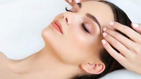 6 خطوات سهلة لتدليك الوجه في المنزل