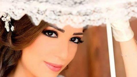 عيون محددة بالكحل الأسود مع أحمر شفاه وردي من نبيل مخول لعروس عيد الأضحى 2015