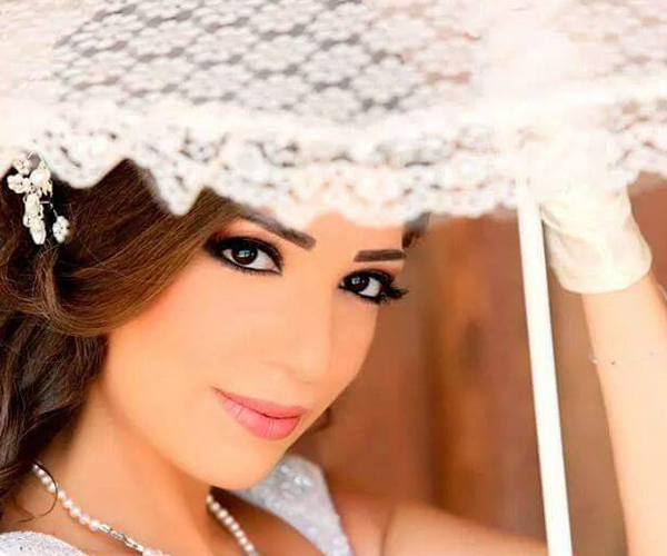 عيون محددة بالكحل الأسود مع أحمر شفاه وردي من نبيل مخول لعروس عيد الأضحى 2015