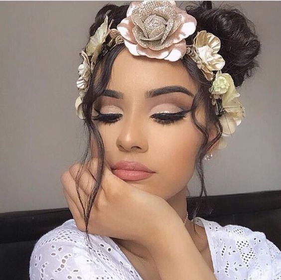 تسريحة شعر مزينة بتاج من الورود 2016