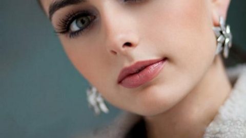 ظلال جفون ترابي مع أحمر شفاه وردي 2015
