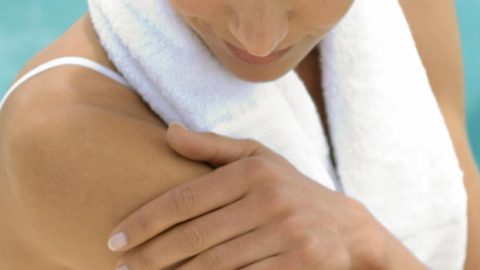 وصفة القشدة السحرية لإزالة حبوب الذراعين