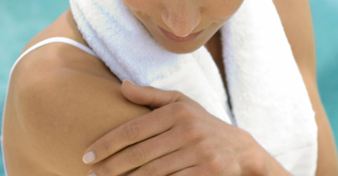 وصفة القشدة السحرية لإزالة حبوب الذراعين