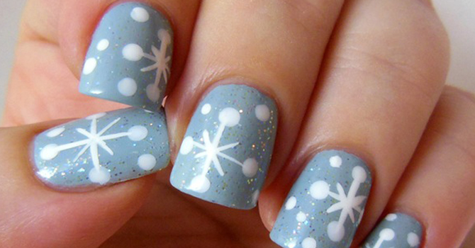 بالخطوات: نجمة الكريسماس تزين أظافرك بالعطلات