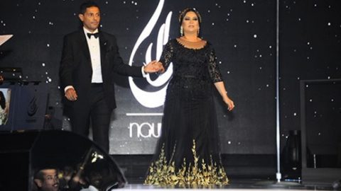 زوج نوال الكويتية يعزف بجوارها على المسرح .. وإليسا تُفسد الأمر؟