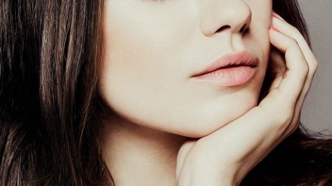 رسمة عين بسيطة بالاي لاينر مع احمر شفاه نيود صيف 2015