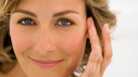 أقنعة طبيعية للبشرة المجهدة لإستقبال عيد الأم