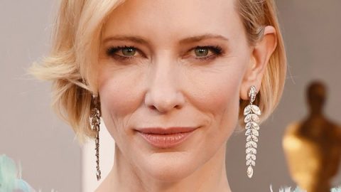 Cate Blanchett بتسريحة البوب القصير ومكياج منعش في حفل الأوسكار 2016