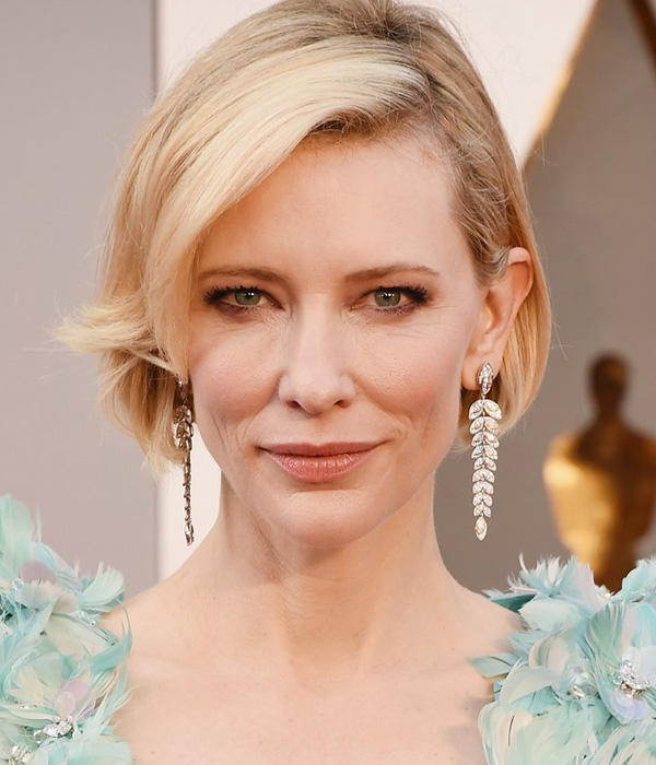 Cate Blanchett بتسريحة البوب القصير ومكياج منعش في حفل الأوسكار 2016