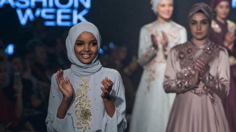 أجمل إطلالات عروض أسبوع لندن للمحجبات 2017