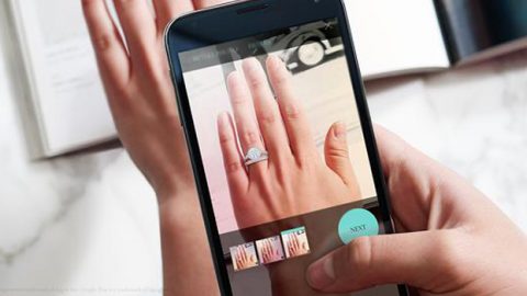 تيفانى اند كو تساعدك علي اختيار خاتم زفافكِ بتطبيق جديد