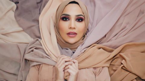 أول محجبة تشارك في إعلان مستحضرات لوريال للشعر