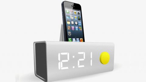 ساعة رقمية تعمل بالآيفون