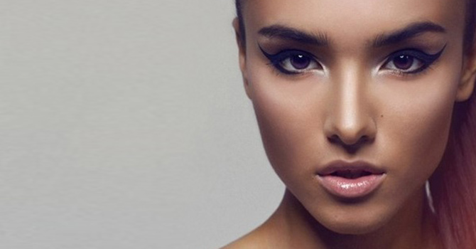 5 أسباب تُفشل رسمة عينيكِ بالأي لاينر