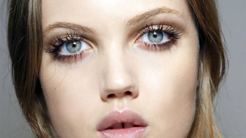 موضة الرموش المتكتلة ربيع 2015