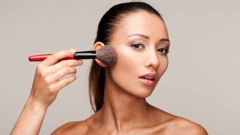 أنواع فرش لا تخلو منها حقيبة مكياجك