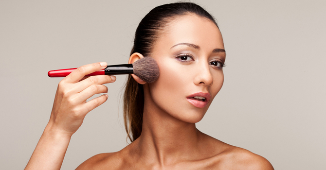 أنواع فرش لا تخلو منها حقيبة مكياجك