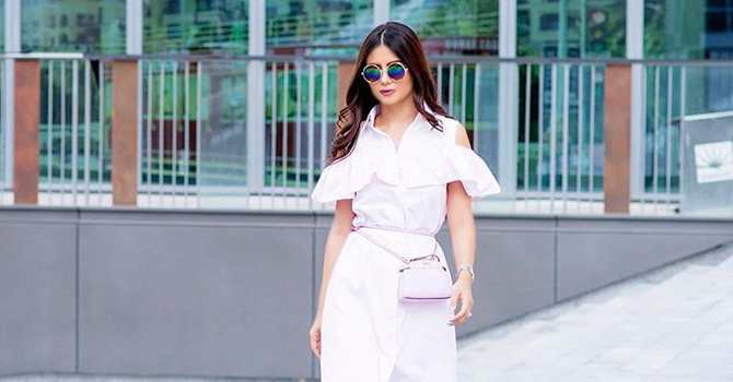 طرق عصرية لارتداء حقيبة الخصر هذا الصيف