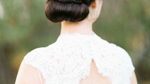 تسريحة الكعكة الممزوجة بجديلة لعروس 2015