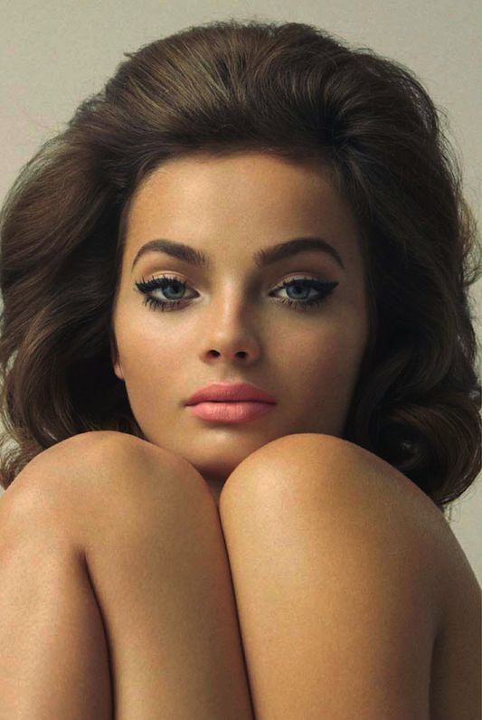مكياج عيون القطة مع أحمر شفاه وردي ربيع 2015