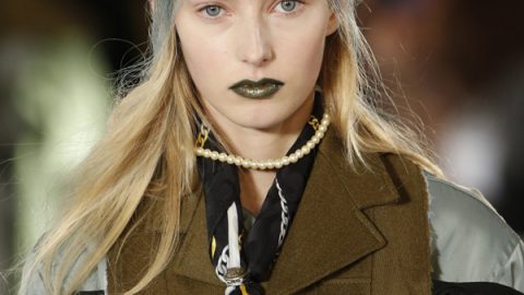 أحمر شفاه أخضر لامع من Maison Margiela خريف 2016