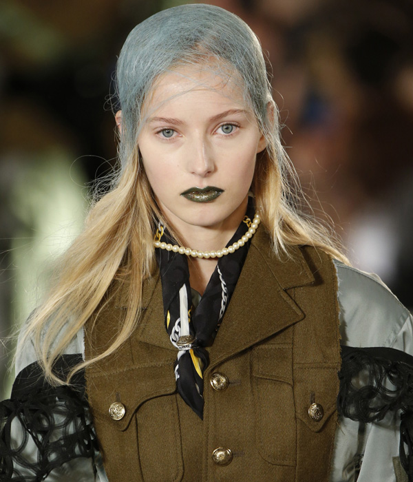 أحمر شفاه أخضر لامع من Maison Margiela خريف 2016