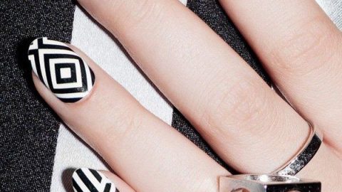 موضة nail art باللون الابيض والاسود 2015