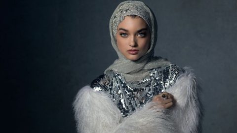 الحجاب المرصع بالألماس والذهب يغزو السوق الأمريكي .. أولى تصميمات ميلاني الترك