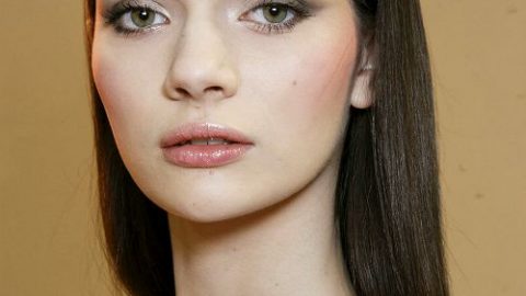ظلال جفون ممزوجة مع أحمر شفاه شفاف لامع 2015