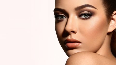 أخطاء فادحة ترتكبينها أثناء كونتور الحواجب