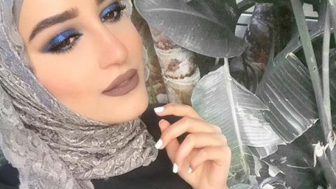 الفاشينيستا دلال الدوب بمكياج عيون أزرق