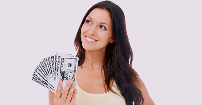 4 أخطاء ترتكبيها عند إنفاق المال