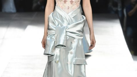 فستان سماوي حرير من Alexis Mabille هوت كوتور خريف 2016