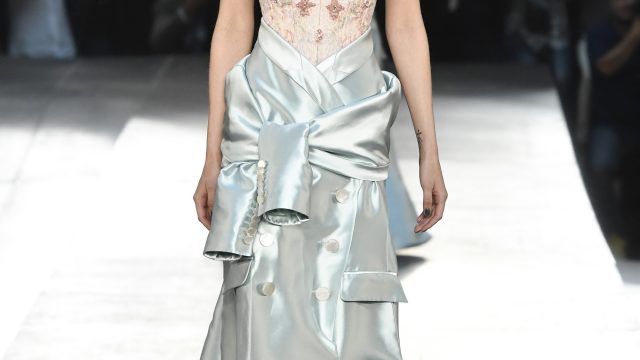 فستان سماوي حرير من Alexis Mabille هوت كوتور خريف 2016