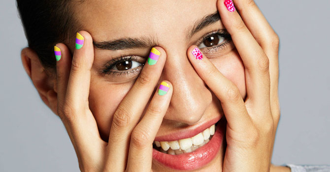 بالخطوات: رسمة طلاء أظافر رائعة لمراهقات صيف 2015