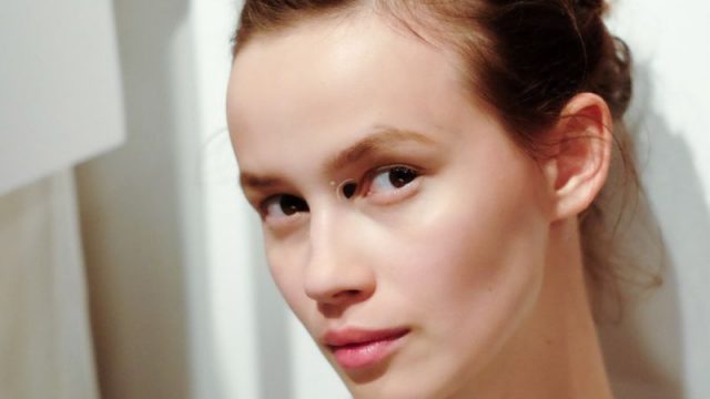صيحة مكياج زاوية العين الداخلية فقط من Rachel Comey ربيع 2016