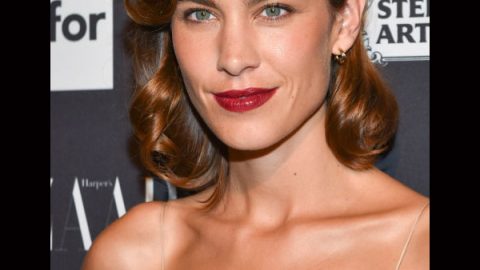 تسريحة شعر ريترو من النجمة Alexa Chung