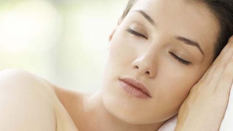 4 فوائد جمالية يقدمها النوم لبشرتك