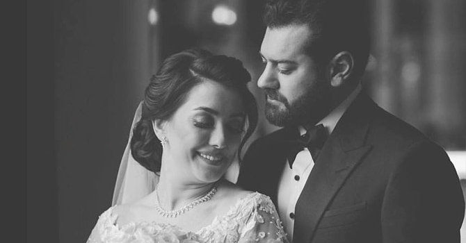 بالفيديو: قبلة عمرو يوسف وكنده علوش في حفل الزفاف تُشعل مواقع التواصل الاجتماعي