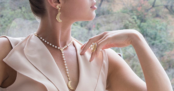 قلادات عزة فهمي الأنسب لطلتكِ في رمضان