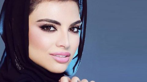 مكياج عيون بسيط مع أحمر شفاه وردي من هالة عجم 2015