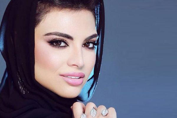 مكياج عيون بسيط مع أحمر شفاه وردي من هالة عجم 2015