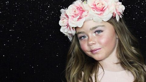 فيديو: طفلة تطبق المكياج على طريقة المحترفين