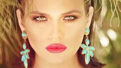 ظلال جفون أستوائي مع أحمر شفاه وردي زاهي من هالة عجم 2015